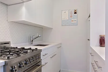 Sold by Avenue Real Estate