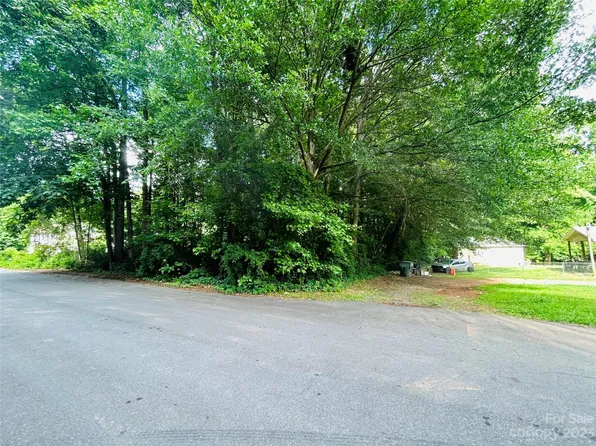5614A Pine St, Charlotte, NC 28269