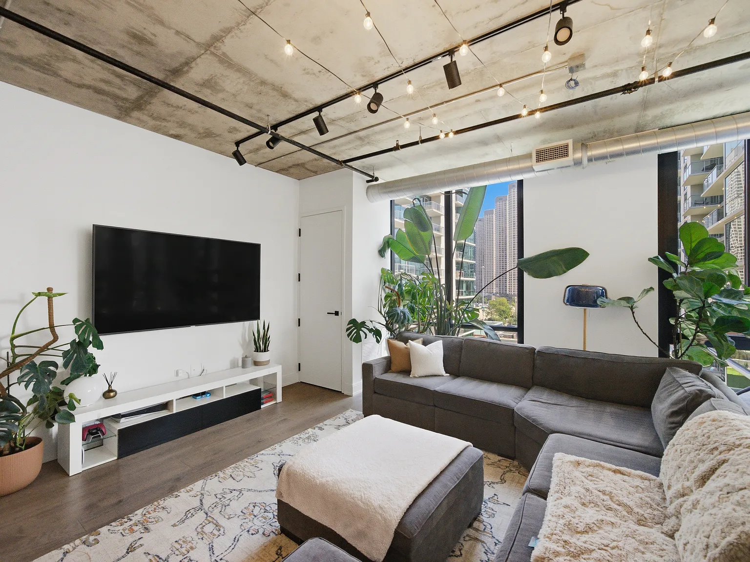 3 bed, 1891 sqft, $7,800 — Photo 4