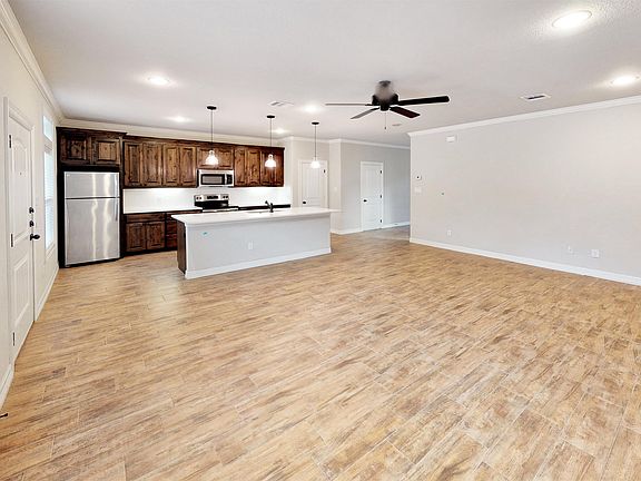 2nd image of 903 Montclair Ave