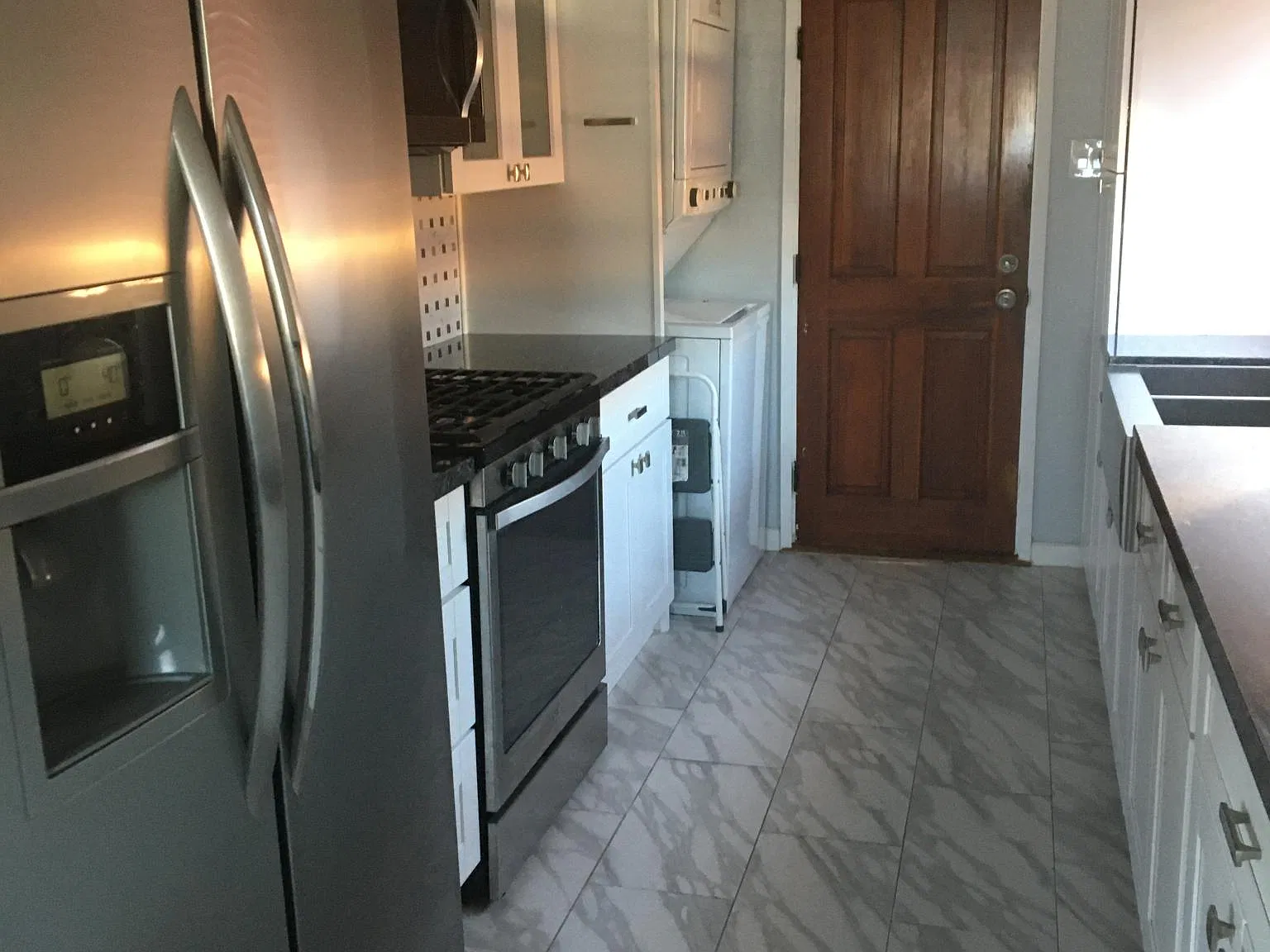 3 bed, 1.5 bath, 1014 sqft, $4,000 — Photo 3