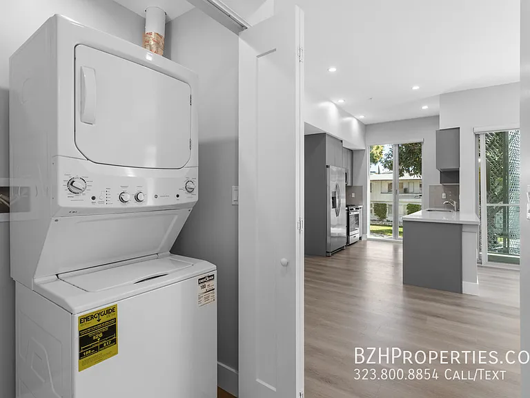 1223 N Hayworth Ave — Photo 5