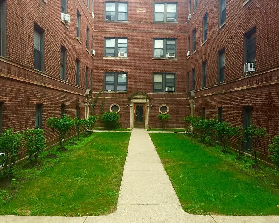 1st image of 916 W Oakdale Ave #1A
