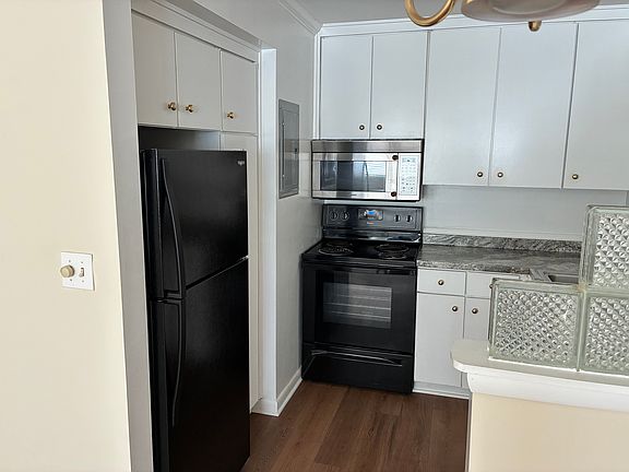 3rd image of 1900 Richard Jones Rd APT B107