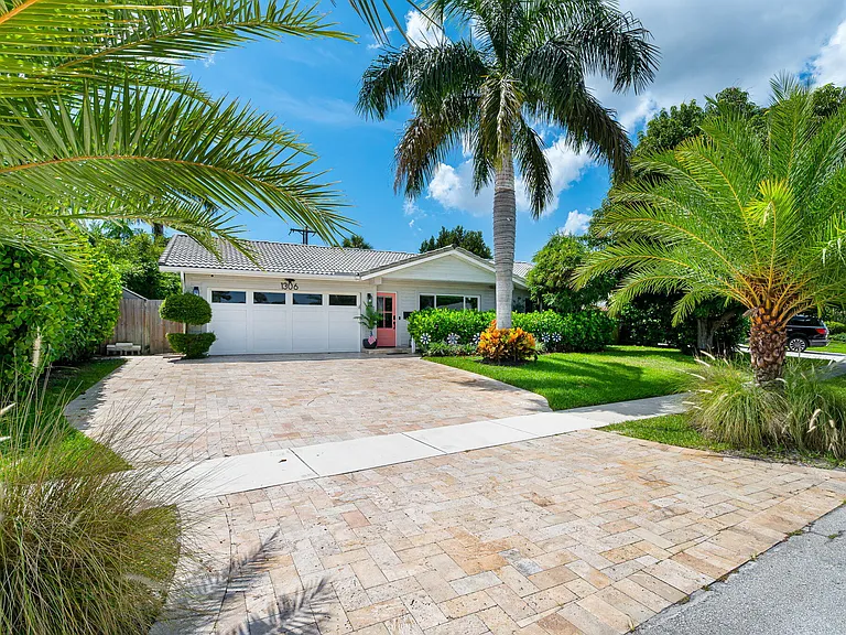1306 SW 14th Ave — Photo 1
