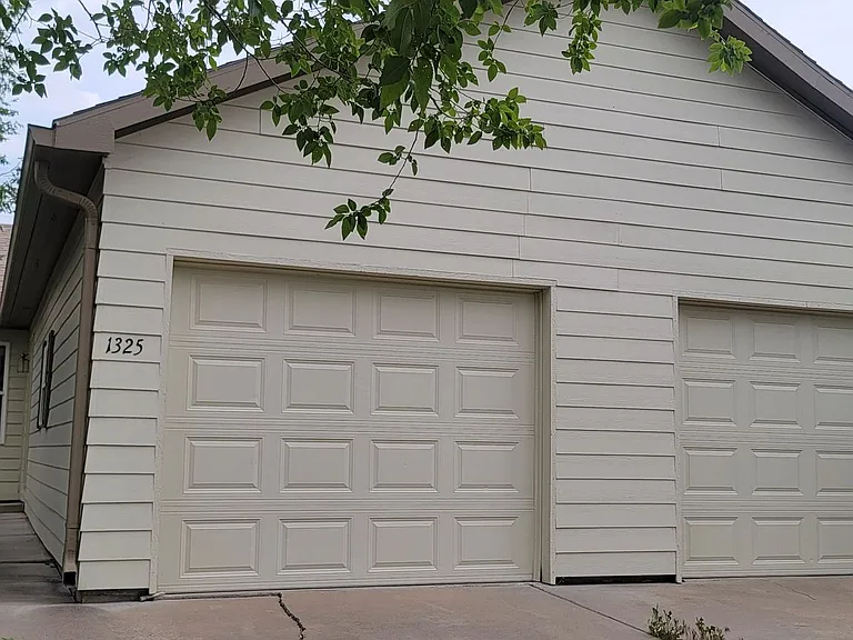 1323 Natalie St — Photo 1