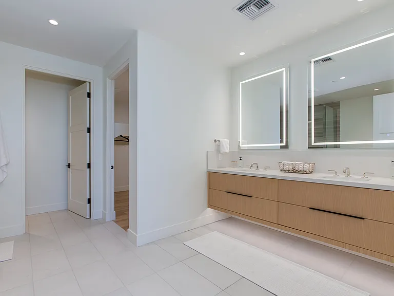 5000 N Camelback Ridge Dr #206 — Photo 7