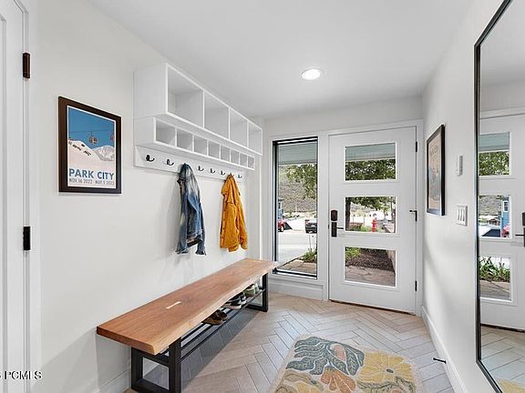 4th image of 1007 Empire Ave