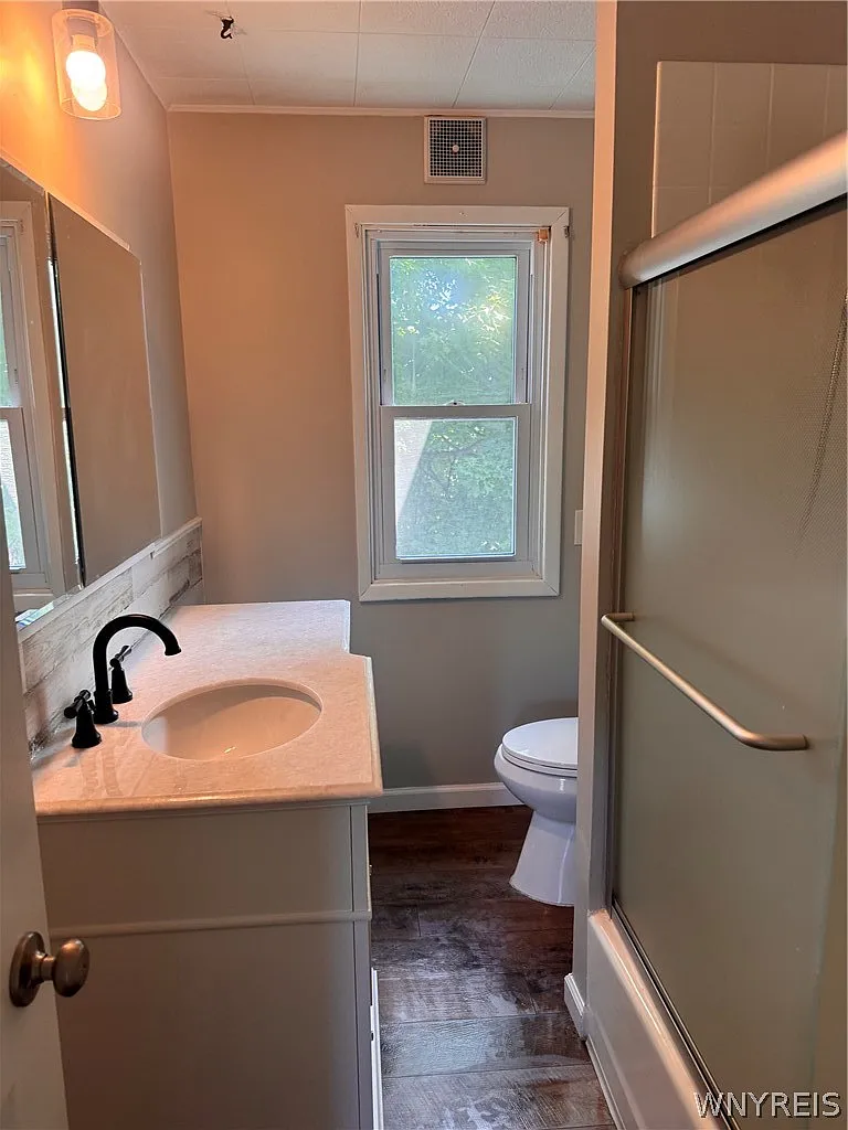 2 bed, 1.0 bath, 2380 sqft, $1,650 — Photo 2