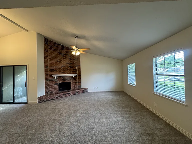 1104 Kesser Dr — Photo 4