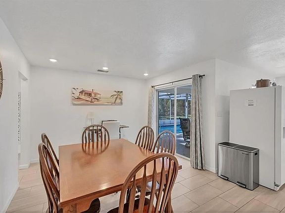 3rd image of 2410 Cass St #2410