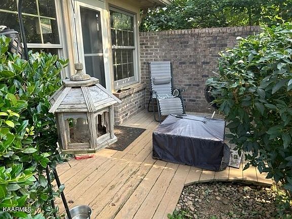 5th image of 920 Portsmouth Cir