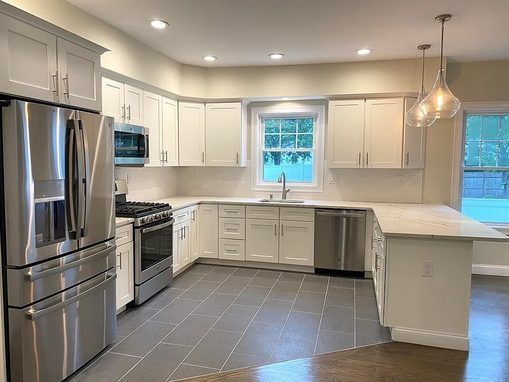 3 bed, 1285 sqft, $3,300 — Photo 4