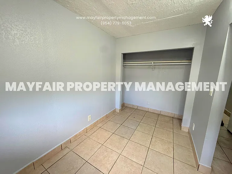 100 NW 30th Ave #4 — Photo 4