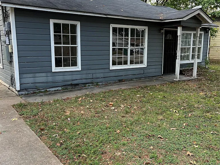 10533 Barnham St — Photo 2