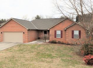 1745 Northfield Dr, Maryville, TN 37804