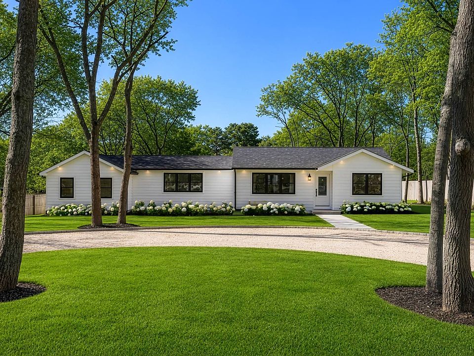 1st image of 10 Tramposh Ln