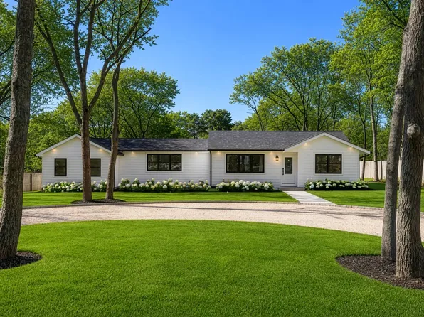 10 Tramposh Ln, Hampton Bays, NY 11946
