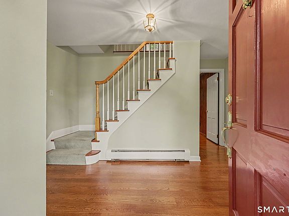 3rd image of 9 Wilson Ridge Road East