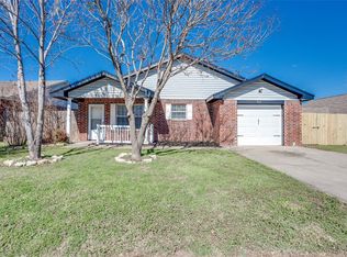 905 N Windermere Dr, Moore, OK 73160