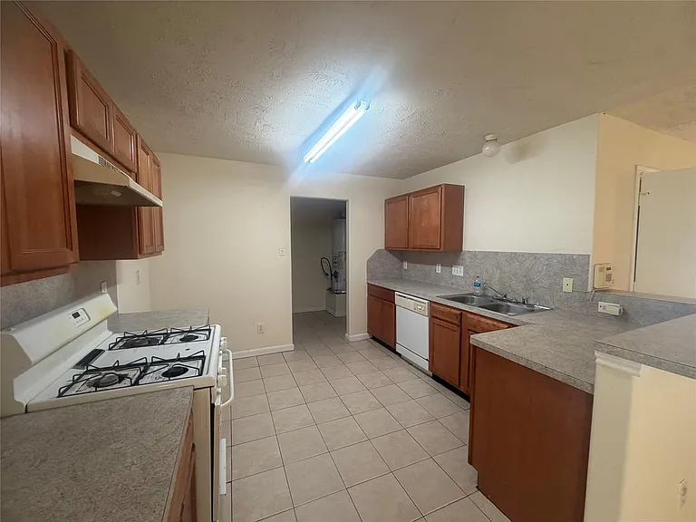 21219 Grand Linden Ct — Photo 6