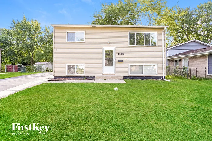 16403 Marshfield Ave photo 1