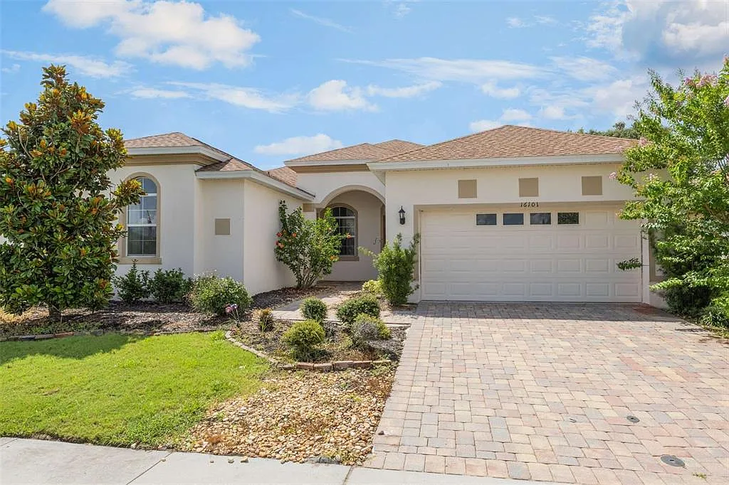 4 bed, 3.0 bath, 2671 sqft, $2,575 — Photo 1