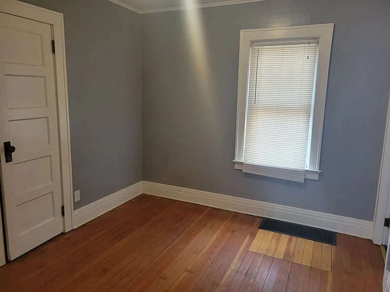 126 Flanders St — Photo 8
