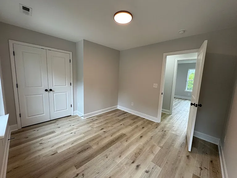3530 Charing Cross Rd — Photo 10