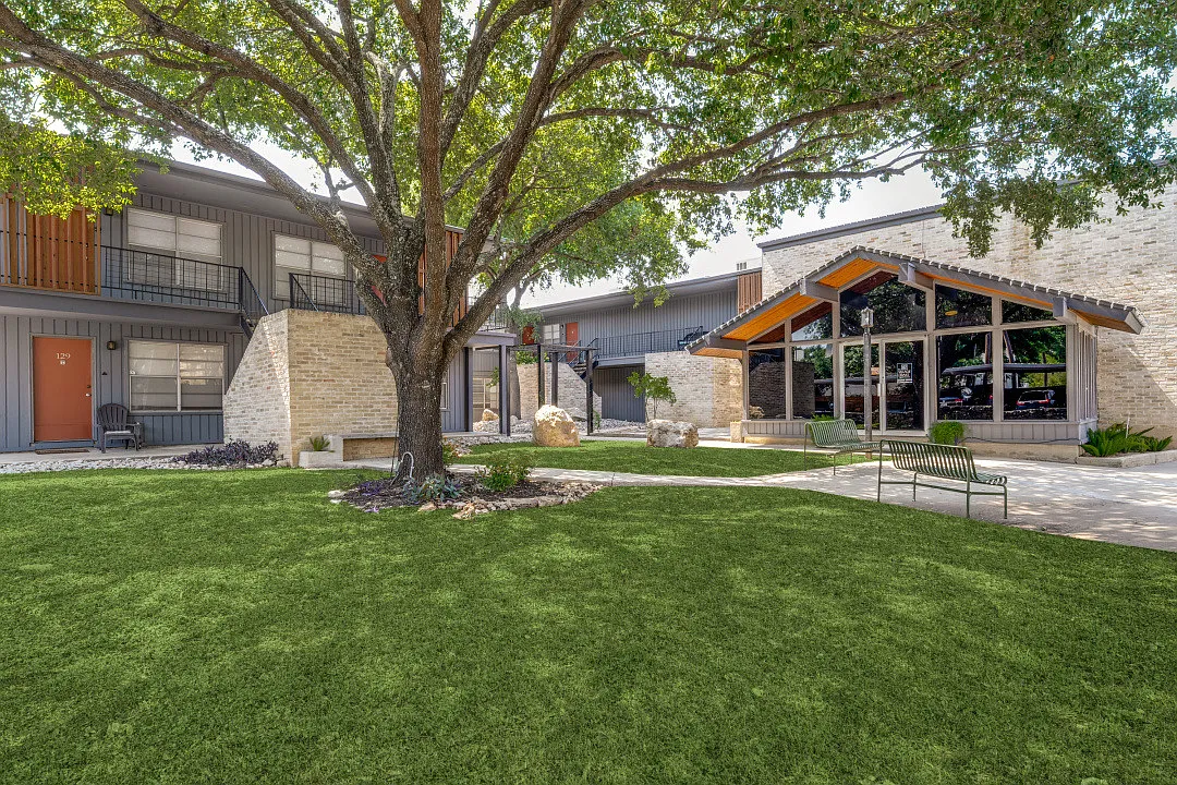 Village Oaks Apartments — Photo 4
