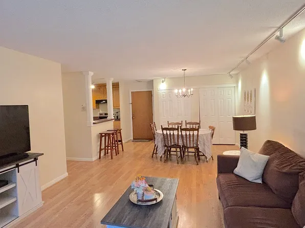 2217 Cromwell Hills Dr, Cromwell, CT 06416