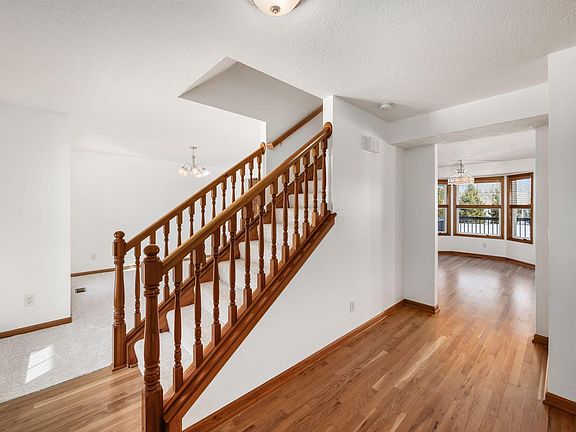 4th image of 401 Curve Rd