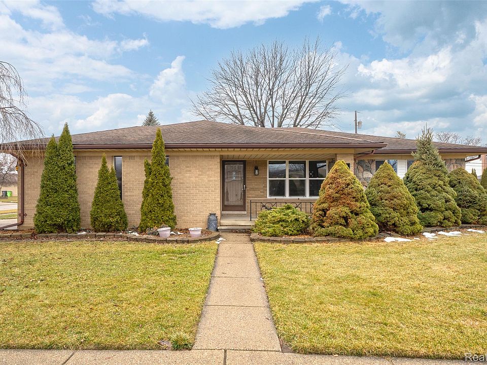 1st image of 35721 Hilton Dr