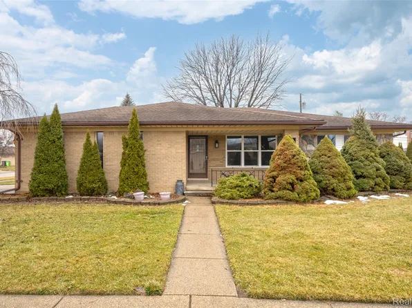 35721 Hilton Dr, Clinton Township, MI 48035