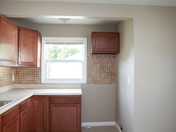 4th image of 321 Archer Dr