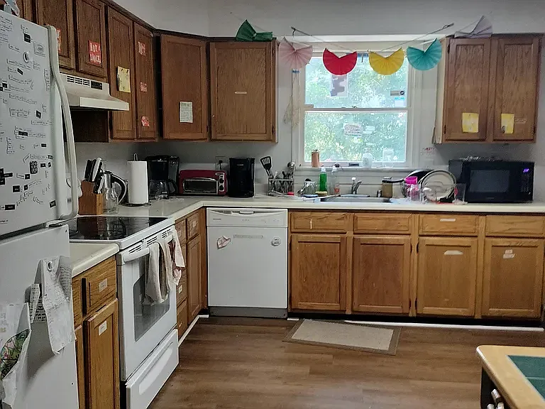 5 bed, 1600 sqft, $4,030 — Photo 4