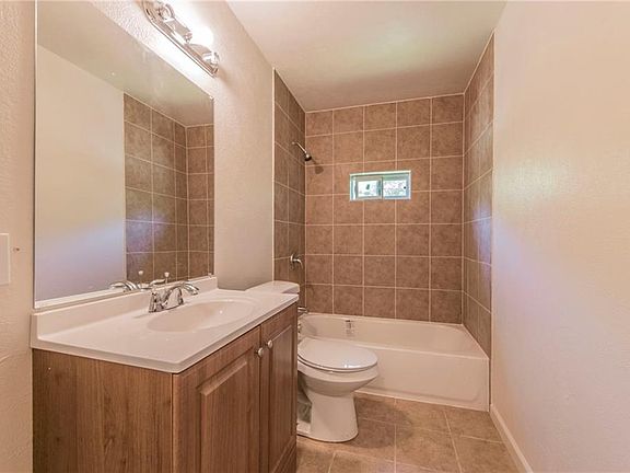 5th image of 1217 Altamont Dr