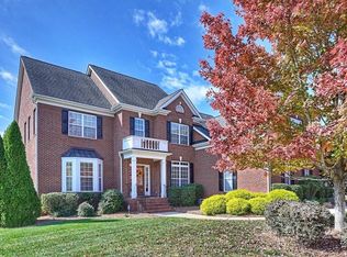 109 Castlestone Ln, Matthews, NC 28104