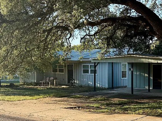 301 E Bluebonnet Ln