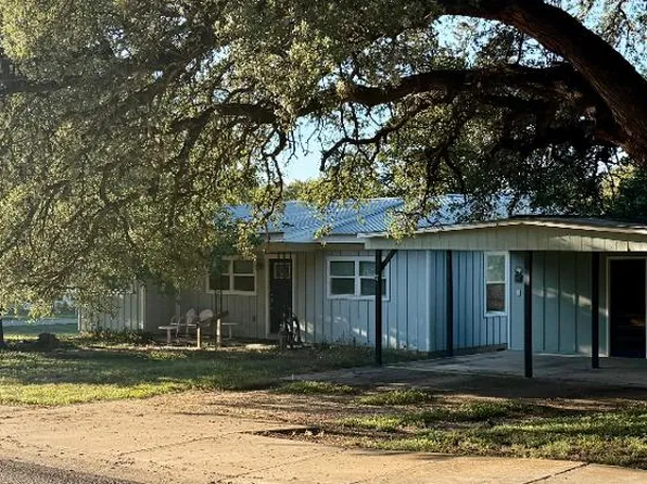 301 E Bluebonnet Ln, Johnson City, TX 78636