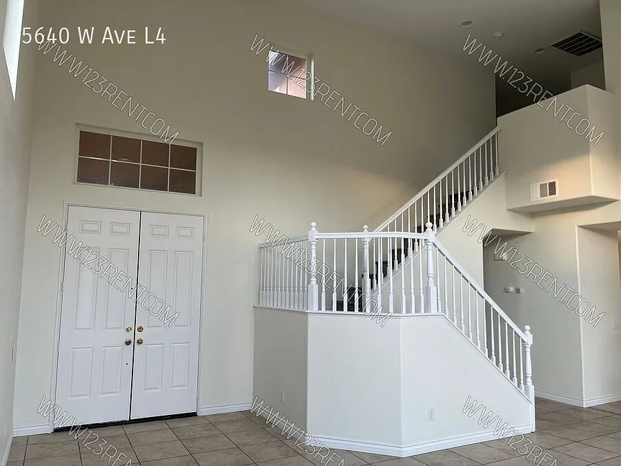 Building Photo - 5640 W Avenue L4