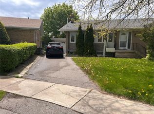 6 Kitson Dr, Toronto, ON M1M3C8