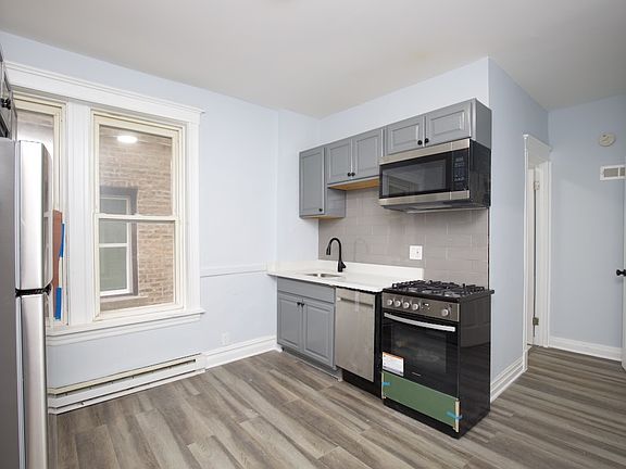 2nd image of 3649 W Montrose Ave #M2