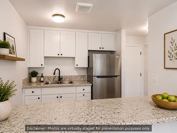 4th image of 1922 S Hobart Blvd APT 9