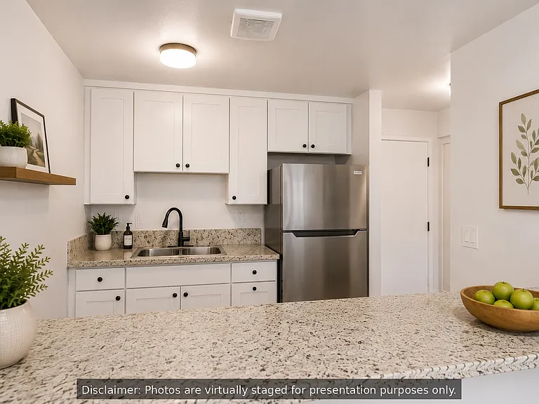 1922 S Hobart Blvd #9 — Photo 4