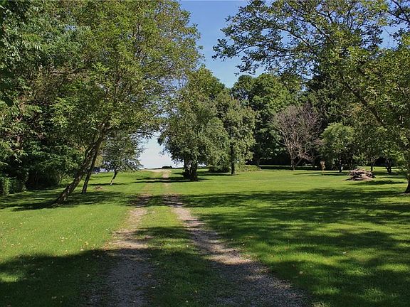 3rd image of 10586 Edgewood Dr