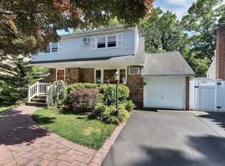 1838 Gormley Ave, Merrick, NY 11566