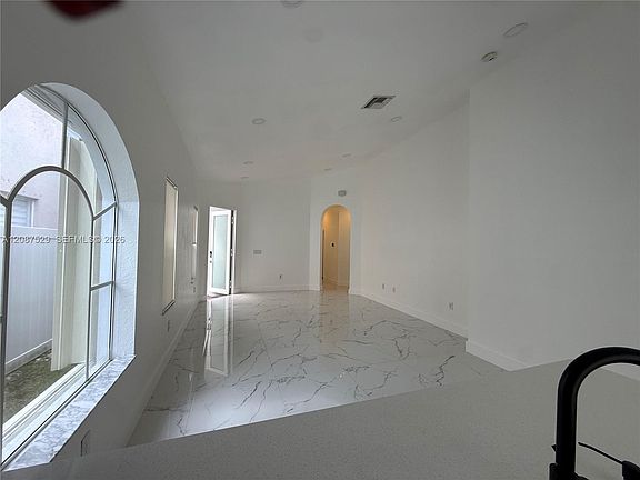 4th image of 3961 NE 11th Dr