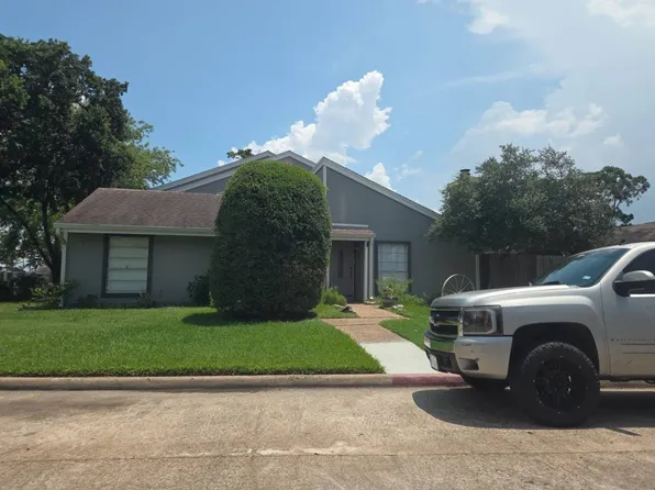 5843 Village Forest Ct, Houston, TX 77092