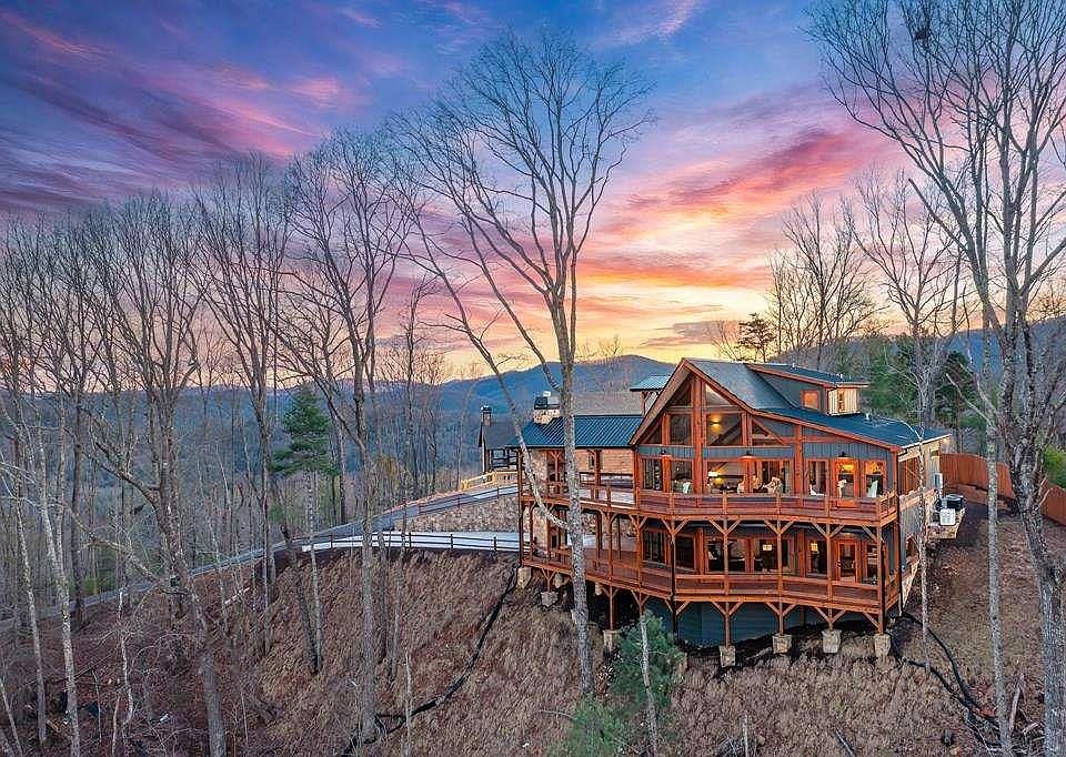 1st image of 470 NW Skylight Dr